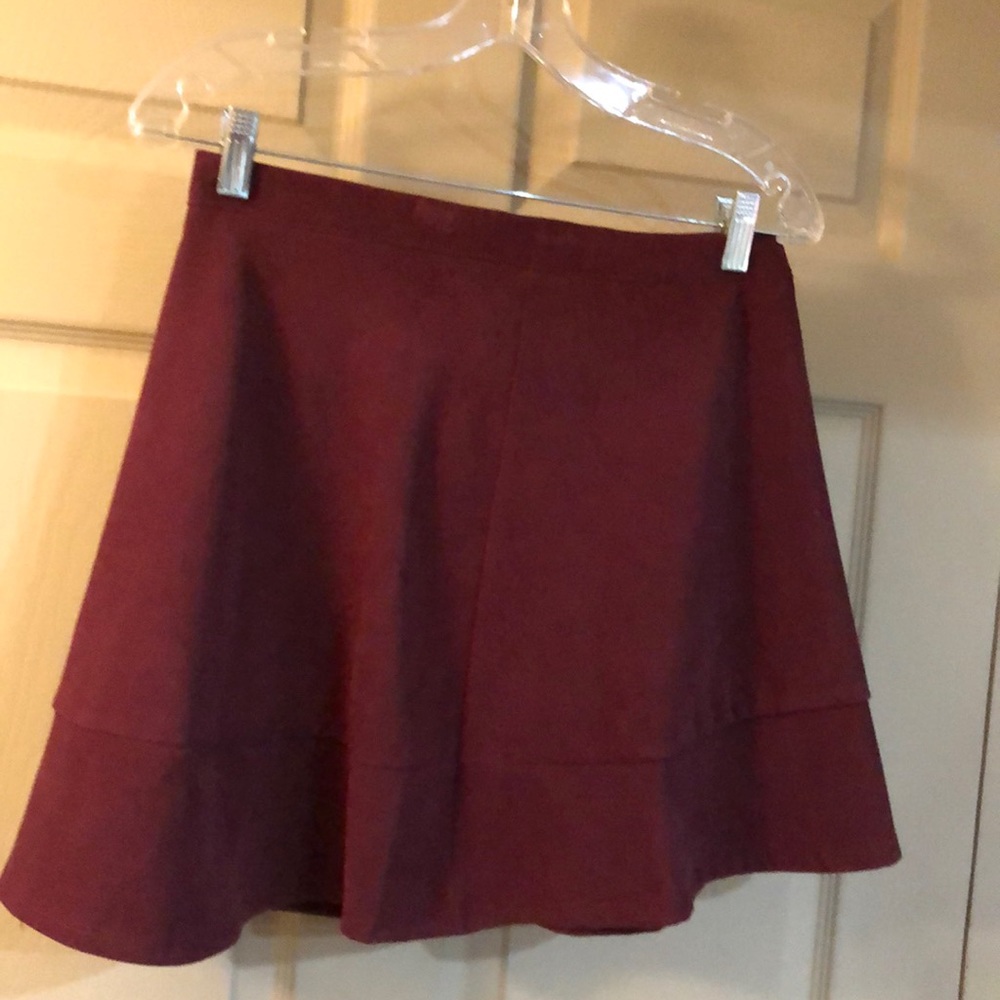 Ladies burgundy mini flare skirt Sz.MEDIUM SIENNA